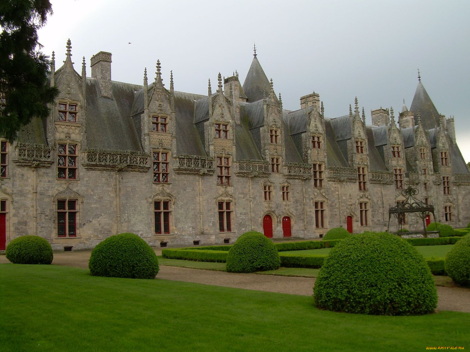 Замок Юссе Франция
